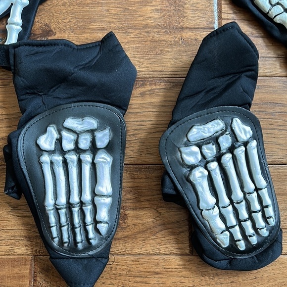 Spirit Halloween Kids Glow in the Dark Skelebones Skeleton Costume Size Large - Picture 4 of 12